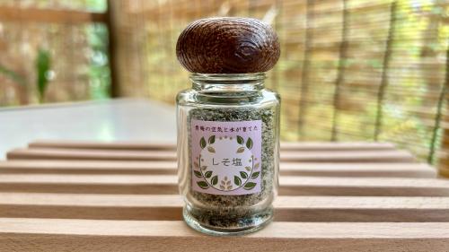 オーガニック紫蘇とヒマラヤのピンク岩塩で作った 【しそ塩】